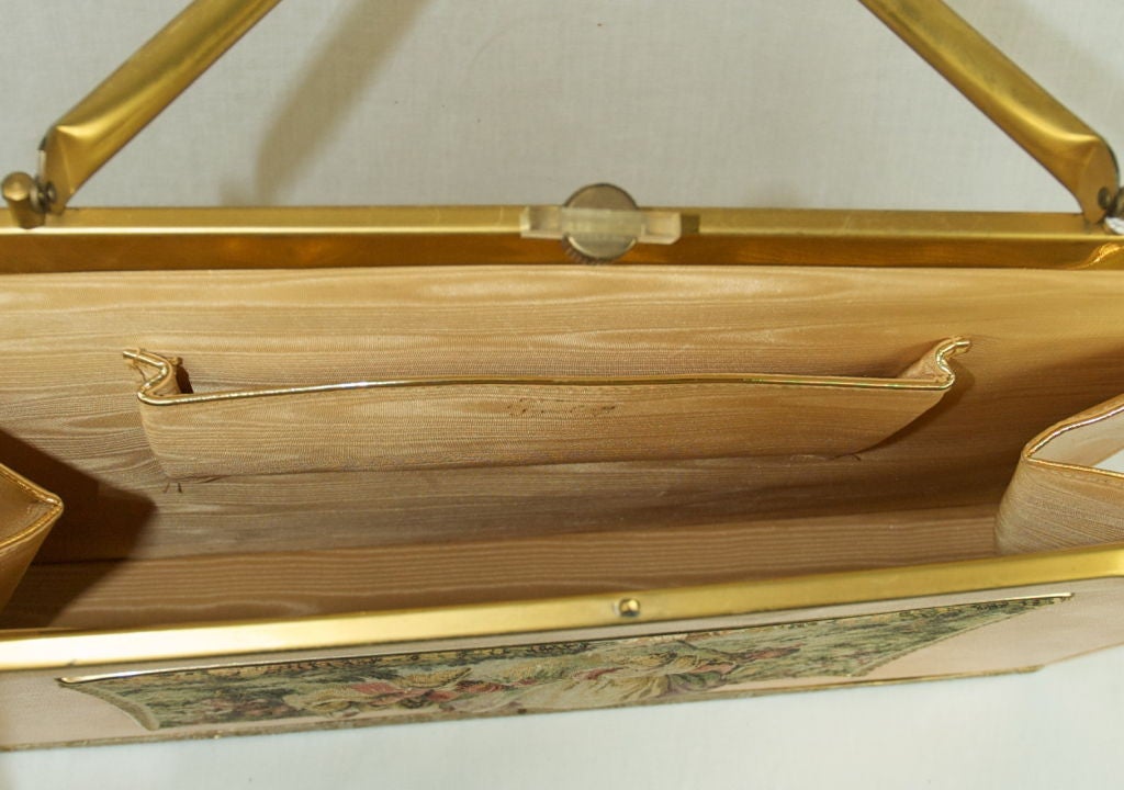 VINTAGE HUGE GOLD METALLIC FRENCH COURTING TAPESTY HAND BAG For Sale 4