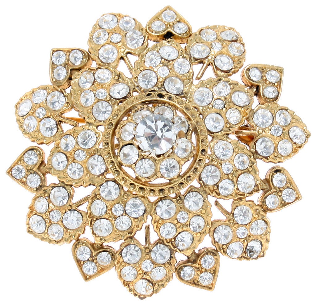 These are nicely made brooches, in a great size that add a touch of elegance.