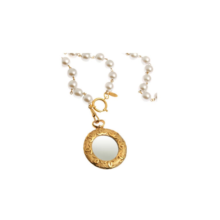 Women's Long Chanel Pearl Necklace with Detachable Magnifyer