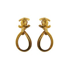CHANEL 'CC' gilt earrings