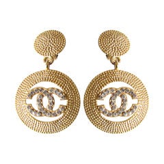 CHANEL gilt earrings with rhinestone 'CC'
