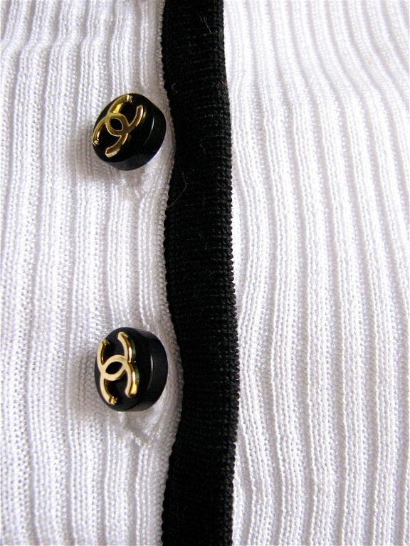 White cotton sweater with black trim. Black and gold CC buttons. From 1995 spring. Size 40. Fits a US 2-6. EXCELLENT/UNWORN CONDITION.