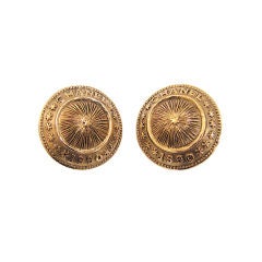 CHANEL '1990' domed gold star earrings