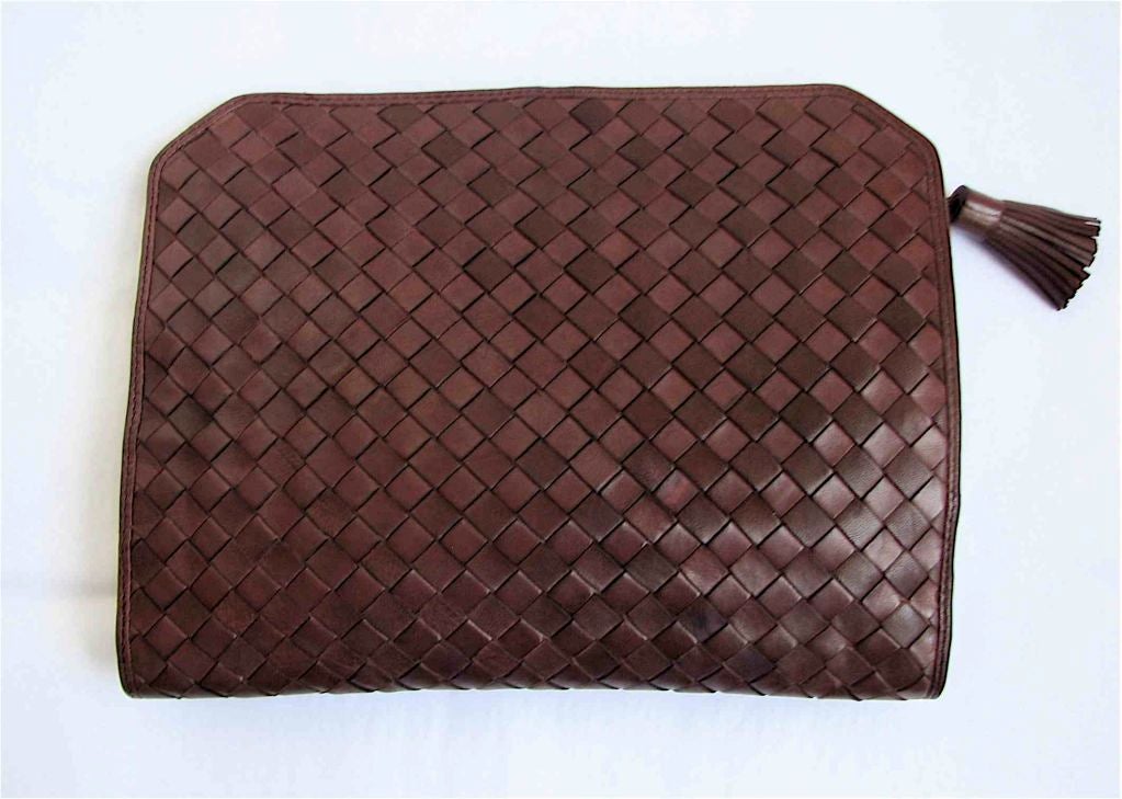 Luscious, butter soft leather clutch form Bottega Veneta. Measures approximately 9.5