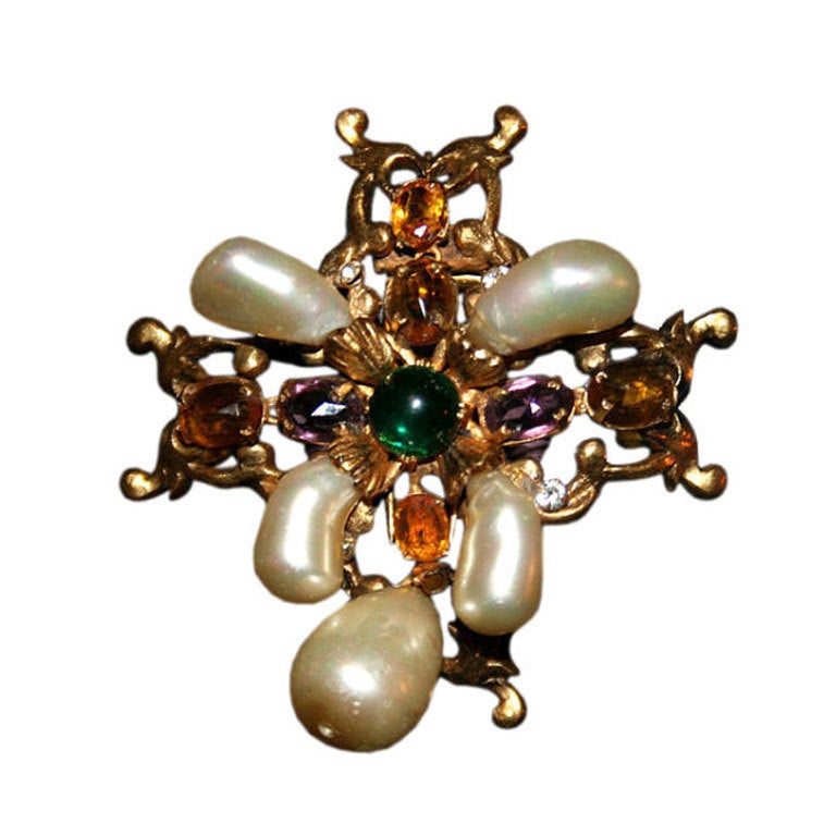 CHANEL Rare 1920s - 1930s Faux Pearl Gripoix Brooch Pendant For Sale