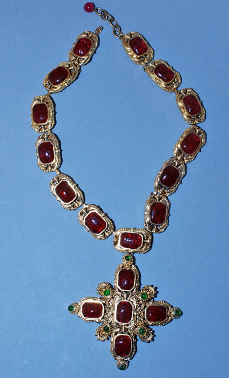 CHANEL spectacular vintage scarlet red gripoix cross neckpiece. A vintage treasure, this piece stems from the mid-1970s collection. Red cabochons set in ornate, gold-tone links. Incredible gold-tone and Gripoix Maltese cross pendant with emerald