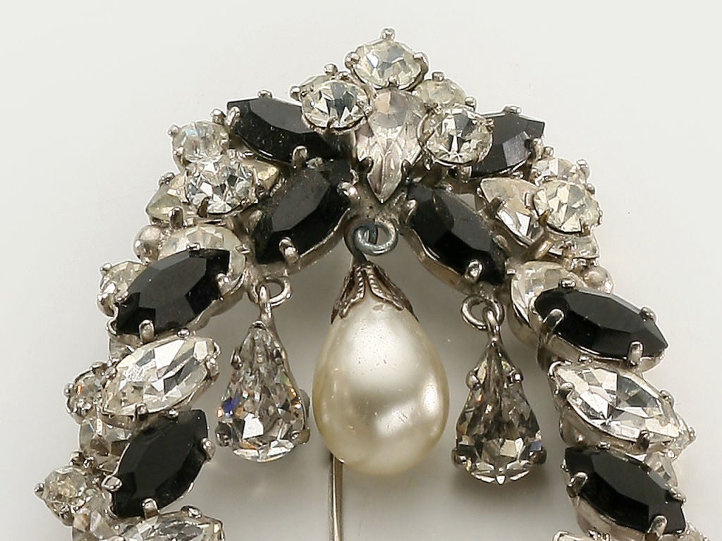 Women's Roger Scemama brooch with drop glass pearl. Unsigned For Sale