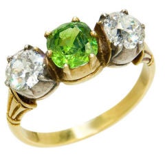 Antiker Ring mit Diamant und Demantoid-Granat