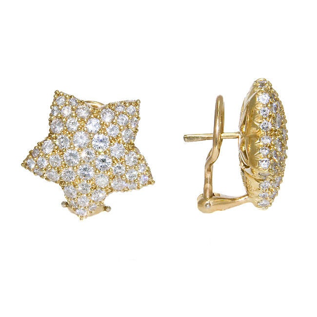 18k Yellow gold and Diamond Pave Starfish Ear Clips by Kurt Wayne, having post and Omega clip backs, set with 4.50 Carat Total Weight fine White Diamonds.