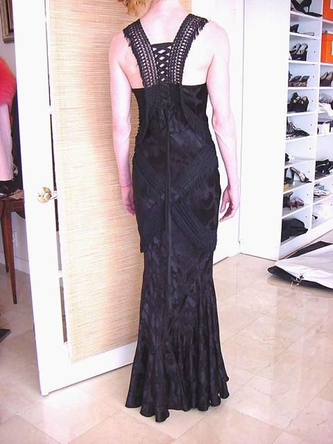 JOHN GALLIANO iconic gown remarkable details In Excellent Condition In Miami, FL