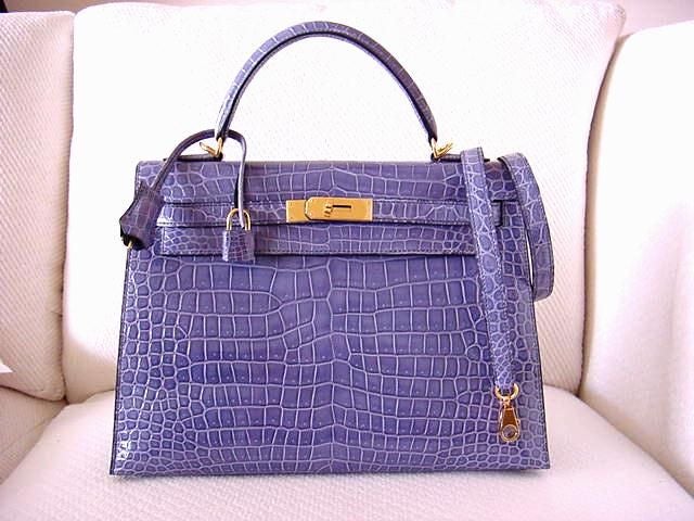 A TO DIE FOR beauty that is the epitome of HERMES fantasy!!!<br />
This exxxxquisite colour could make you forget to breathe!<br />
BRIGHTON BLUE is a soft blue with a lavender undertone that is accenuted in the shiny finish of the skin.<br