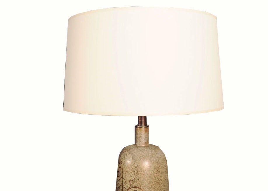 Decorative Ceramic Table Lamp on Brass Footed Base In Excellent Condition For Sale In New York, NY