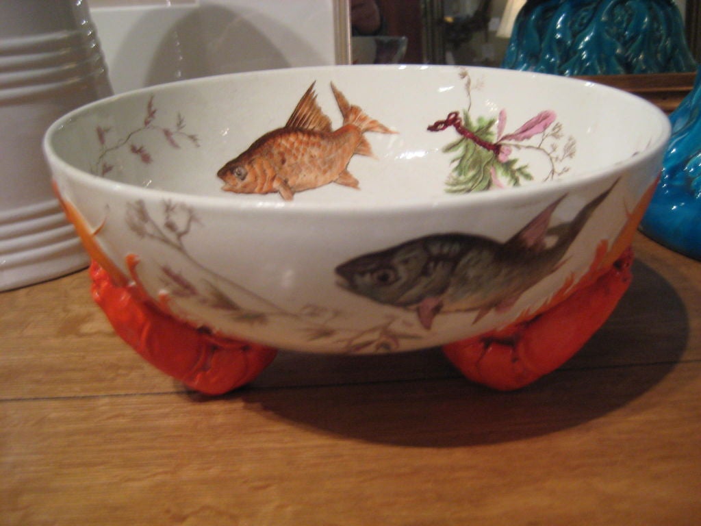 Wedgwood lobster serving bowl, sitting on 3 lobster form feet,<br />
decorated with fish and seaweed images.