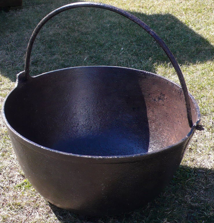 Very Very Heavy Footed Iron Cauldron, Perfect for Firewood, Has movable bale handle, 3 feet on bottom