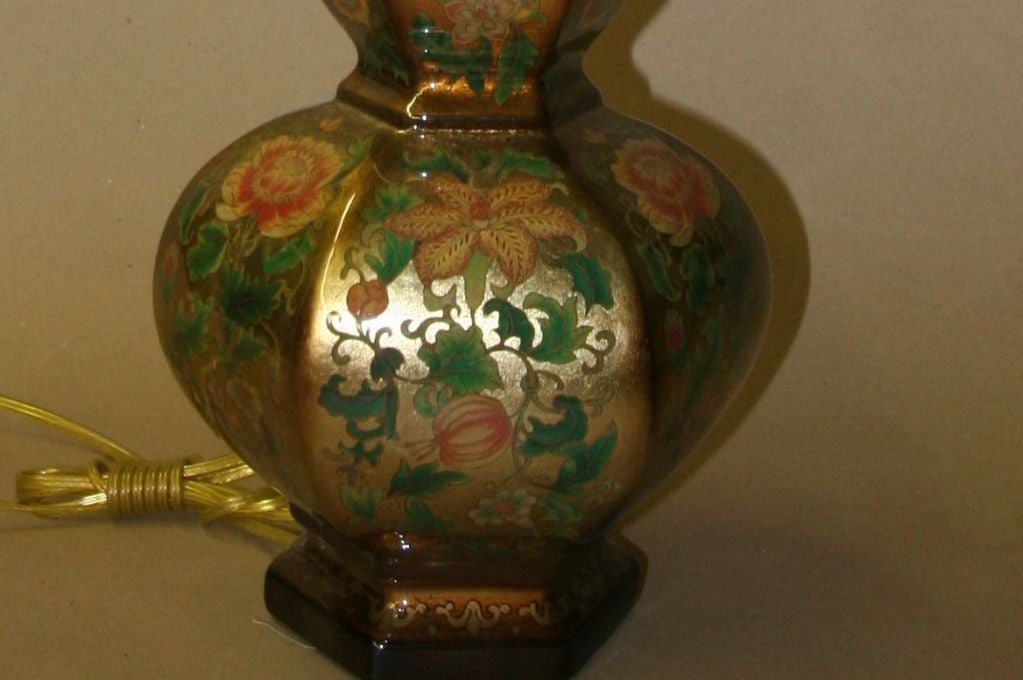 Paar Eglomise-Vasen mit Lampenapplikation. (Mitte des 20. Jahrhunderts) im Angebot