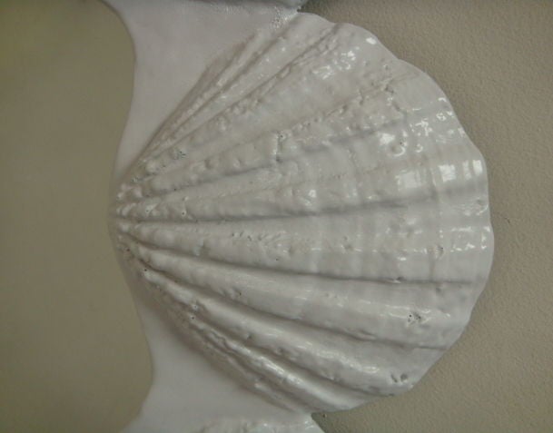 American Round Resin Clam Shell Mirror