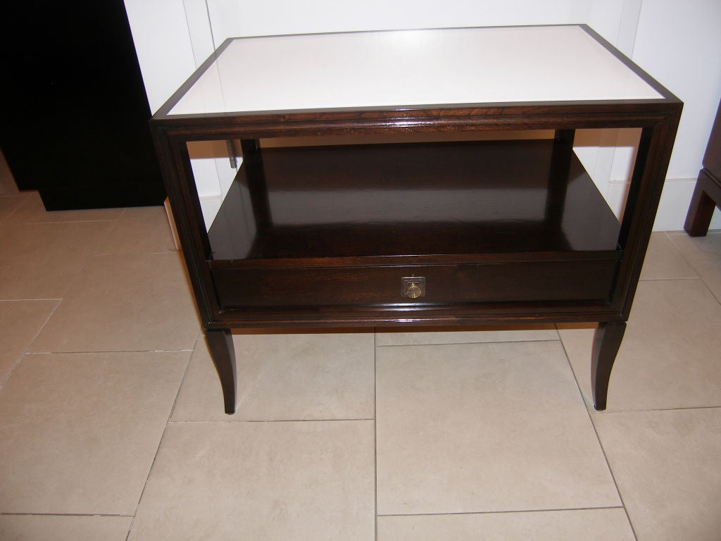 Pair of Tommi Parzinger Mahogany and White Glass Side Tables In Excellent Condition For Sale In New York, NY