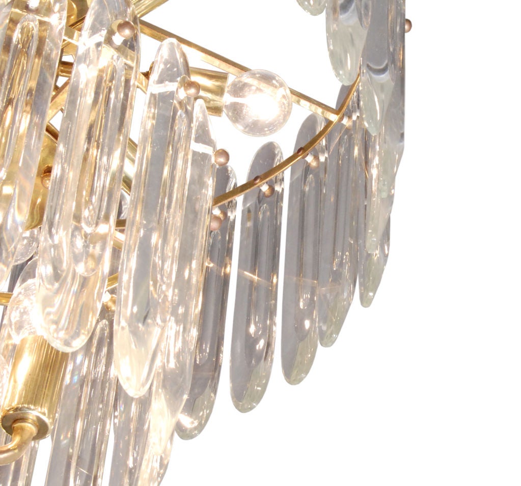 Italian Chandelier with Large Crystals by Sciolari For Sale