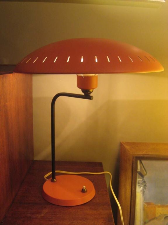 Laqué Lampe de bureau orange de Louis Kalf pour Philips en vente