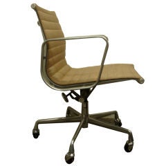 Vintage Aluminum Group Desk Chair by Herman Miller in COM / COL