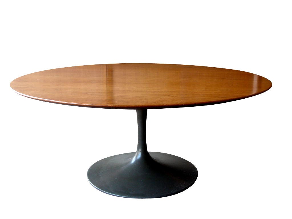 American Vintage Round Tulip Coffee Table by Saarinen for Knoll