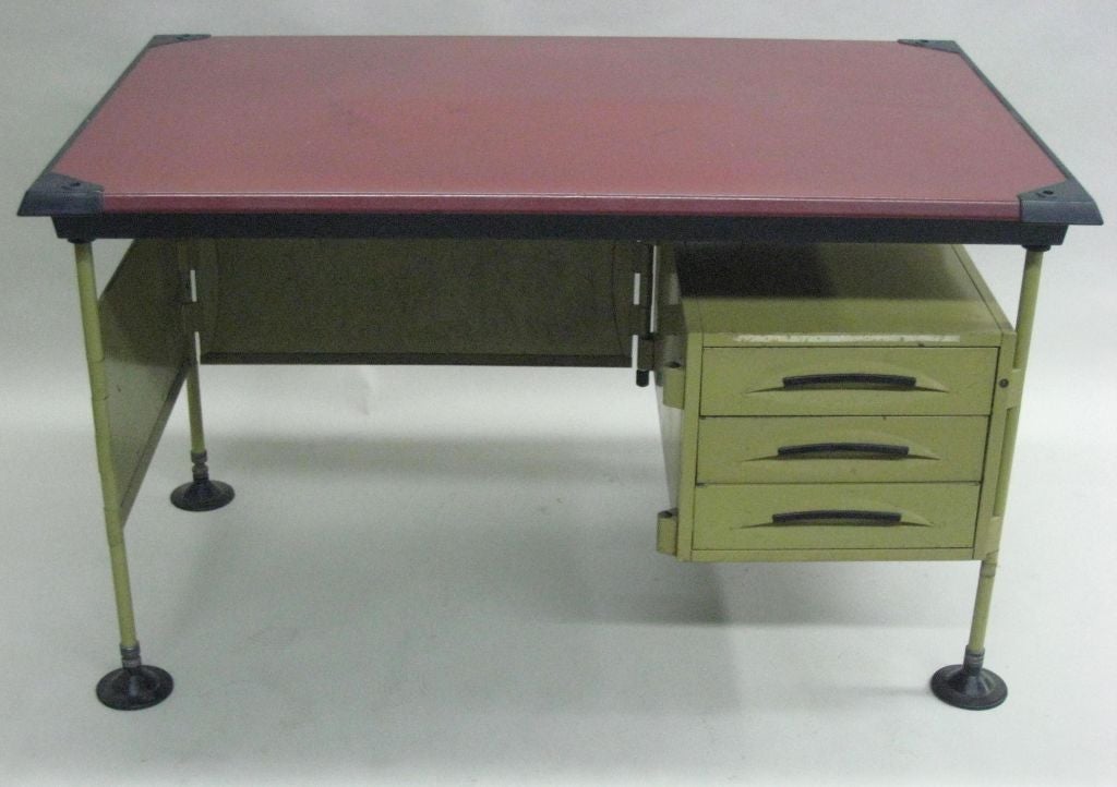 Important Italian Mid-Century Modern Enameled metal desk 