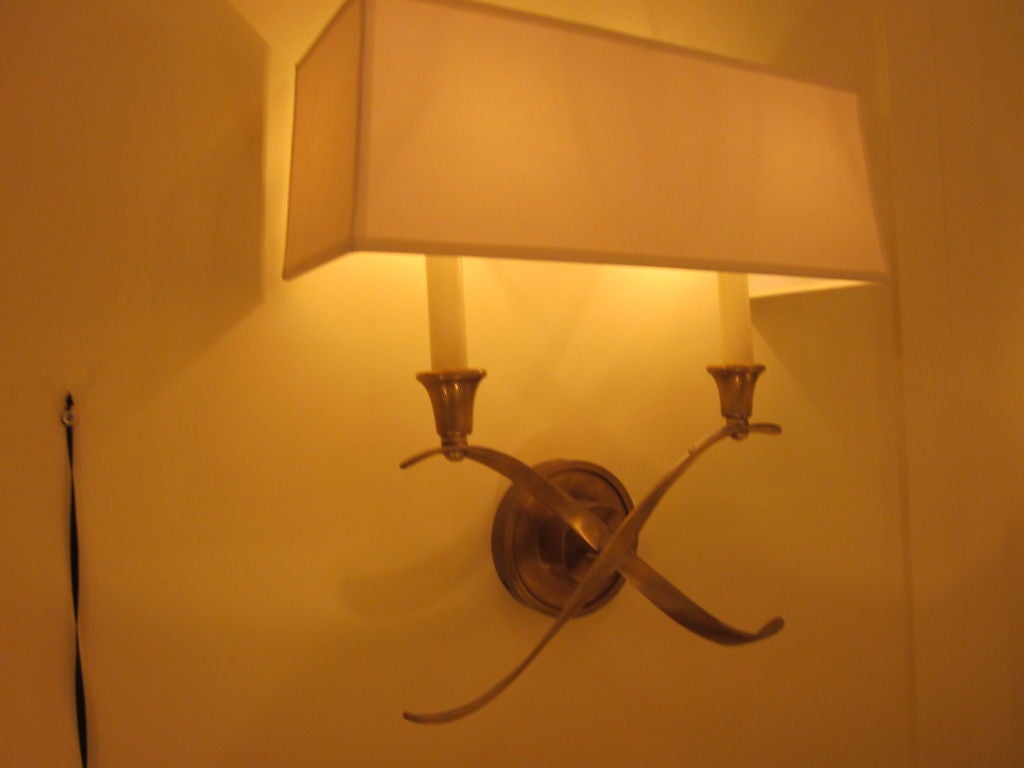 Unknown Pair of French Mid-Century Style Solid Brass Modern Neoclassical Wall Sconces For Sale