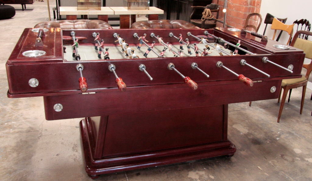 Eez a very very large a table!<br />
All original and ready to be played on.