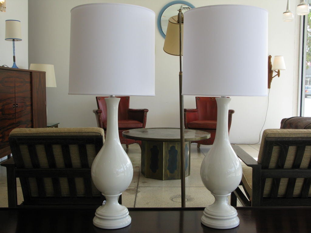 Elegant pair of bright white Blanc de Chine porcelain lamps with beautiful glossy white glaze. Polished nickel hardware with full range dimmer.