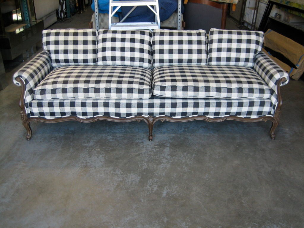 Such a classic and pretty sofa.<br />
In our Palm Springs warehouse.