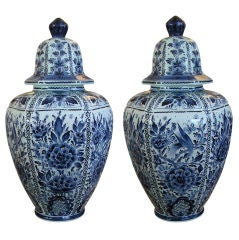 Paire de grandes pots à gingembre hexagonaux hollandais bleus et blancs de Delft
