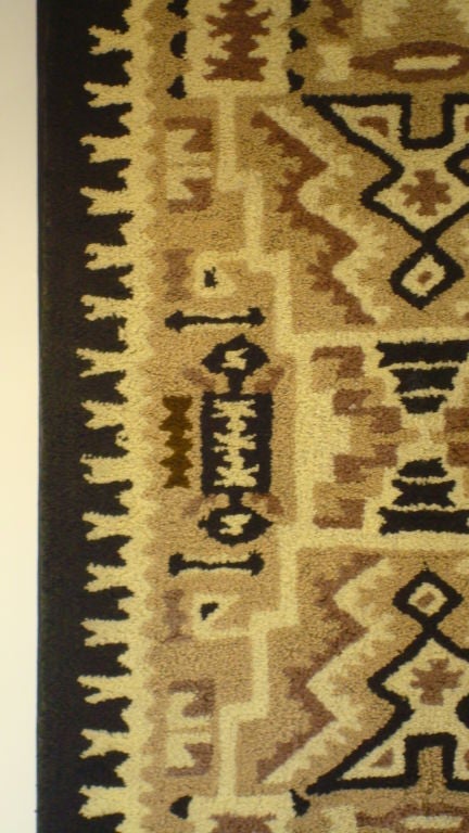 1935-1940 Mounted American Hand-Hooked Rug with Indian Pattern Design In Excellent Condition In Los Angeles, CA