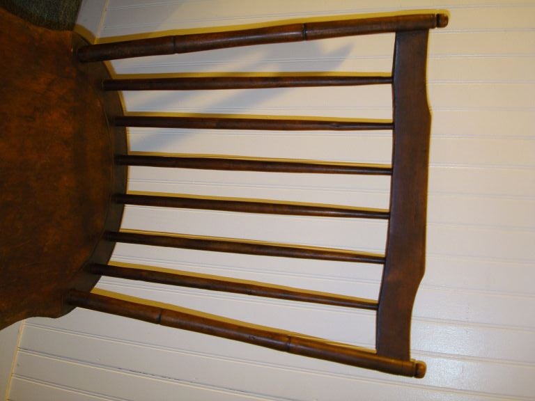 19THC STEP DOWN  WINDSOR CHAIRS FROM NEW ENGLAND IN ORIGINAL OLD SURFACE .WONDERFUL AND RARE IN FANTASTIC CONDITION AND GREAT PATINA.IT IS VERY DIFFICULT TO FIND A MATCH SET OF SIX WINDSOR CHAIRS.THIS SET OF  CHAIRS ARE GREAT FORM AND HAVE EIGHT