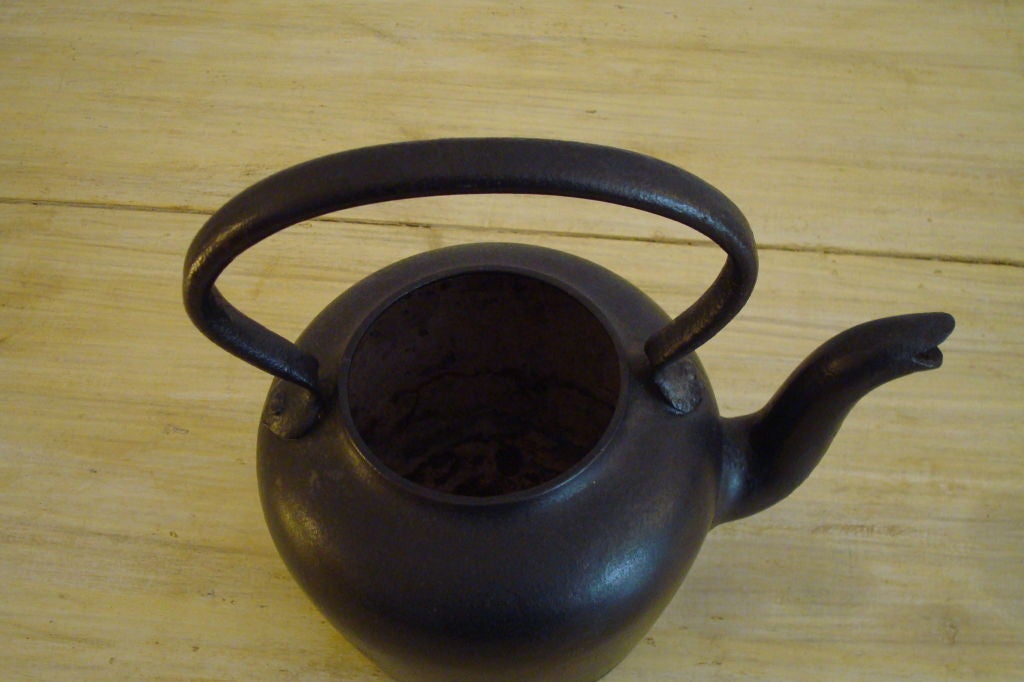 American 18THC GOOSENECK CAST IRON KETTLE FROM NEW ENGLAND