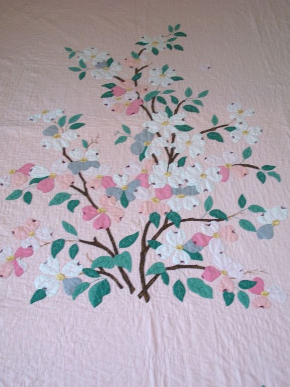 American 20TH C. PASTEL DOGWOOD FLORAL APPLIQUE QUILT