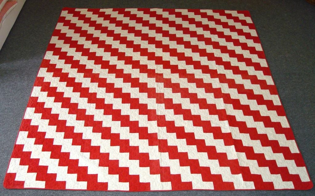 19THC RED & WHITE STREAK OF LIGHTING QUILT.THIS QUILT HAS BEAUTIFUL PIECING AND QUILTING.THE CONDITION IS GOOD.