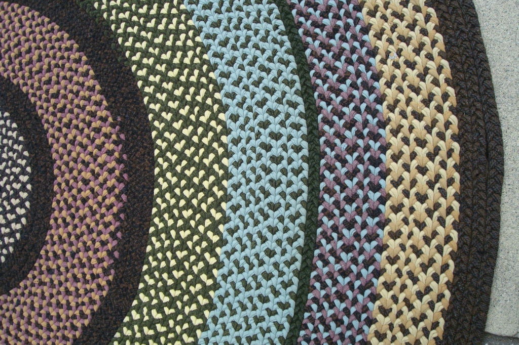 EARLY 20TH C. ROUND MULTI-COLORED BRAIDED WOOL RUG