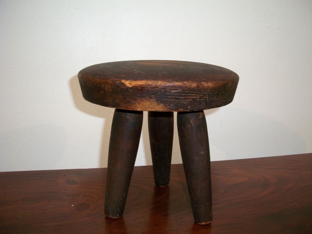 CIRCA 1860 3 LEG CHILDS WOODEN MILKING STOOL. STOOL HAS GREAT PATINA. INITIALED F.E.