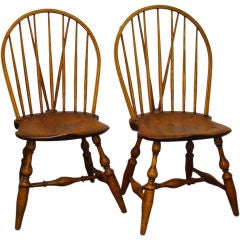 PAIR OF 18TH C AMERICAN WINDSOR BRACEBACK NEW ENGLAND CHAIRS