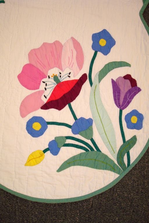 THIS PASTEL FLORAL APPLIQUE QUILT HAS GREAT DETAIL TO THE PIECE WORK. THE QUILT IS FROM PENNSYLVANIA. THE CONDITION IS GOOD AND THE QUILTING IS VERY BEAUTIFULLY DETAILED. THIS IS ONE OF THE BEST KIT QUILTS I HAVE EVER OWNED.
