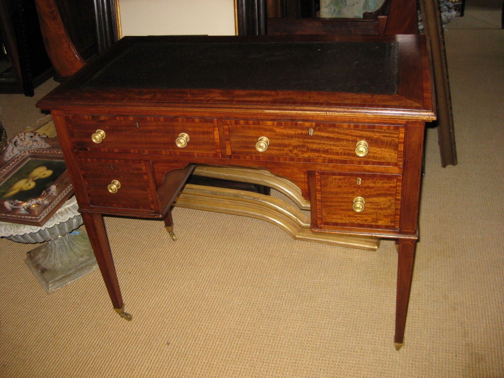 Small English Desk With Leather Top For Sale 3