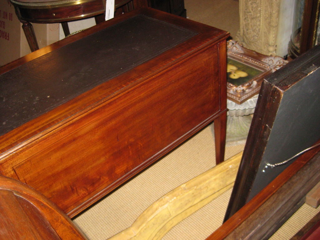 Small English Desk With Leather Top For Sale 1