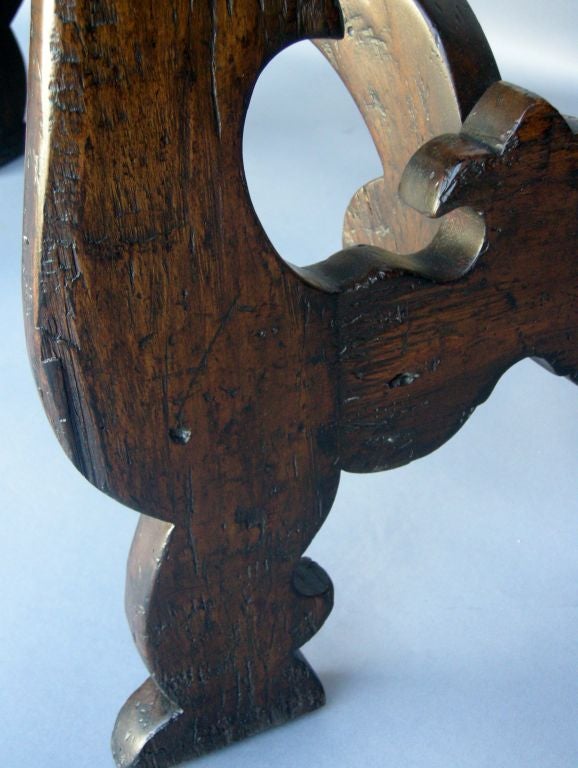 Table Demi Lune en bois sur mesure avec base en forme de jambe en forme de lyre et moulage dentaire par Dos Gallos en vente 1