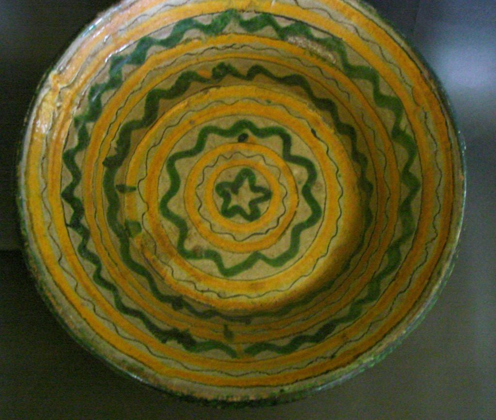 18-19.  Baptismalschale aus Majolika-Keramik des Jahrhunderts (Guatemaltekisch) im Angebot