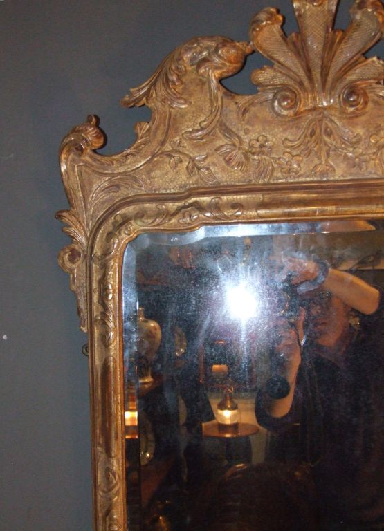 Superb George I Giltwood and Gesso Carved Mirror In Good Condition For Sale In Greenwich, CT