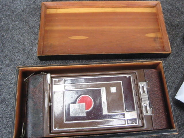 Walter Dorwin Teague Kodak Geschenkkamera #1A und Etui (Emaille) im Angebot