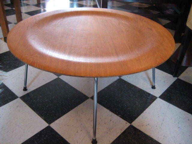 A classic bent plywood, coffee table- CTM by C.Eames for Herman Miller, ca'1950's.