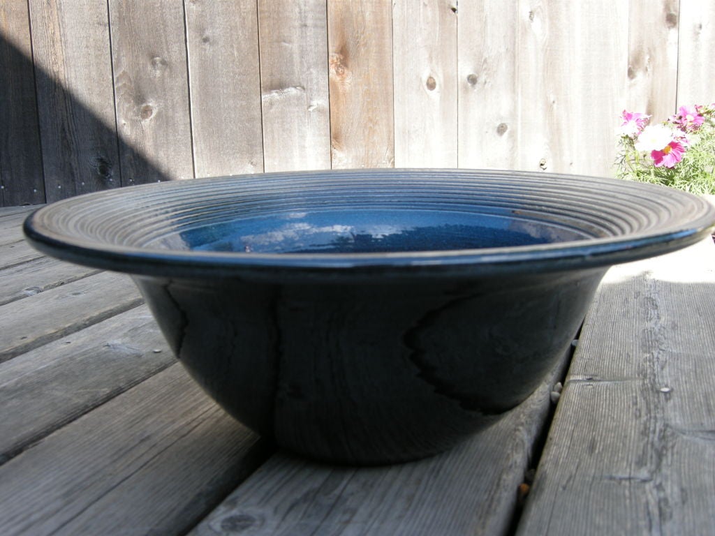 Welsh Studio Pottery Cobalt Blue Ceramic Bowl In Excellent Condition In Bellport, NY