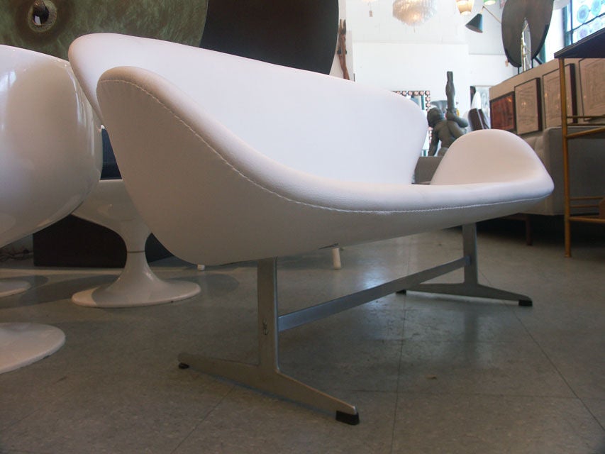 Danish Arne Jacobsen Swan Settee in White Leather