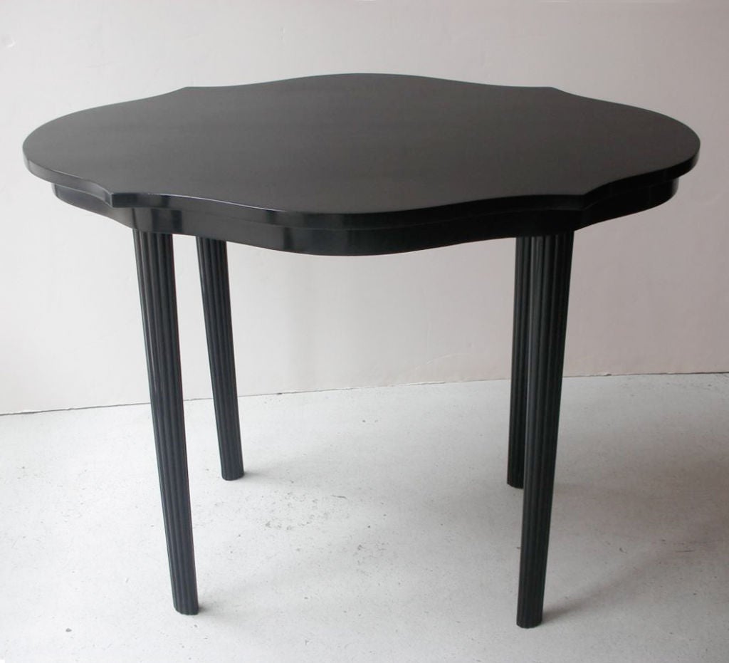 Rare Vienna Secession side table in ebonized beech wood by Otto Prutscher, manufactured by Thonet, circa 1913.